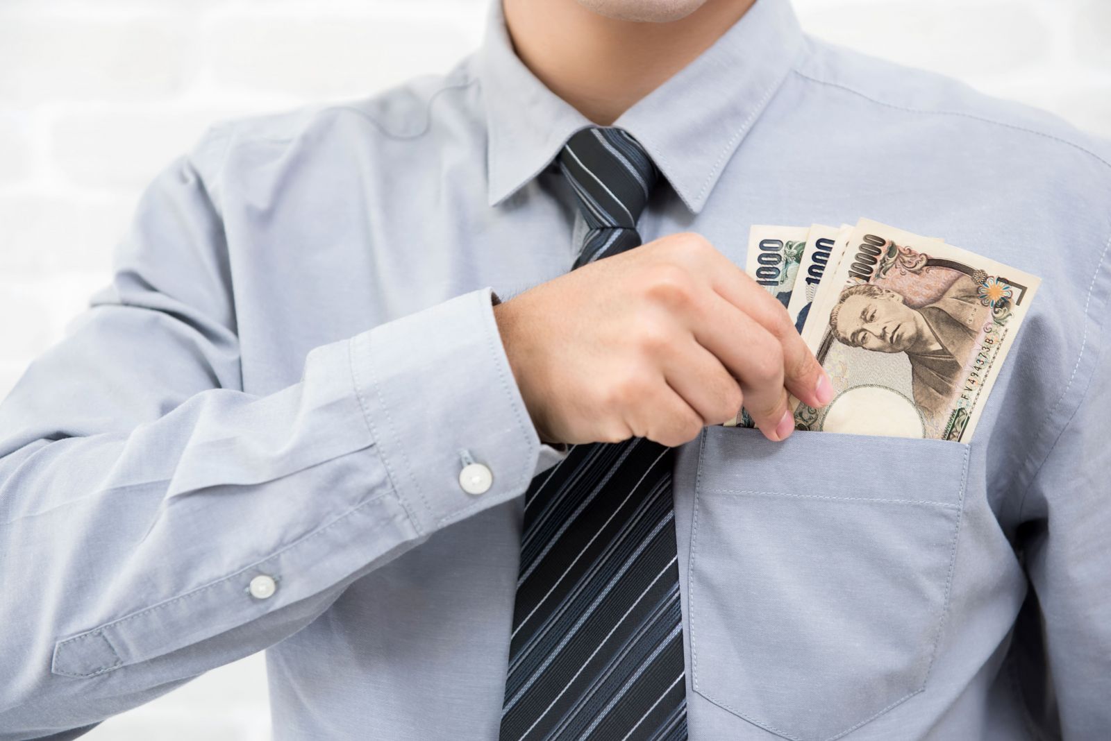 抓姦蒐證的方式是否包括監聽通話、查閱手機或電子訊息等行為?這是否合法?